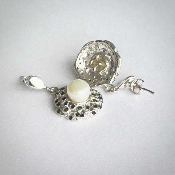 925 Silver Dangle Earrings with White Pearl and Blue Sapphires - Picture 5 of 8